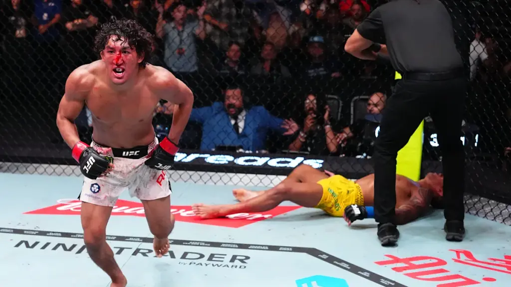 UFC Vegas 121: Raoni Barcelos stretchered out, hospitalized after scary fifth-round KO by Raul Rosas Jr.