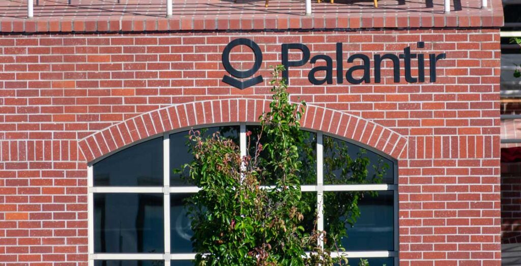 Palantir’s AI Playbook Is Catching On. But Gartner Warns Of A Costly Trap.