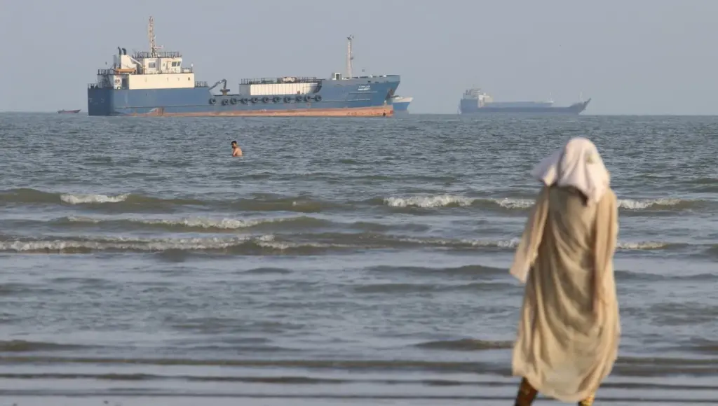 Global Energy Markets Shudder as Geopolitical Chaos Drives Crude Toward Triple Digits