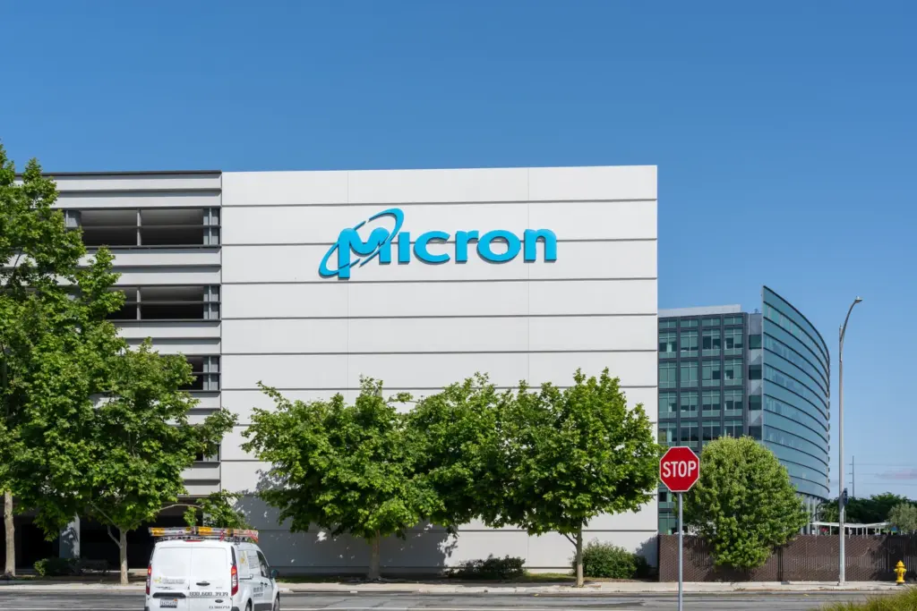 Micron Revenue Surges 379%: 4 Top AI Chip Stocks (NASDAQ:MU)