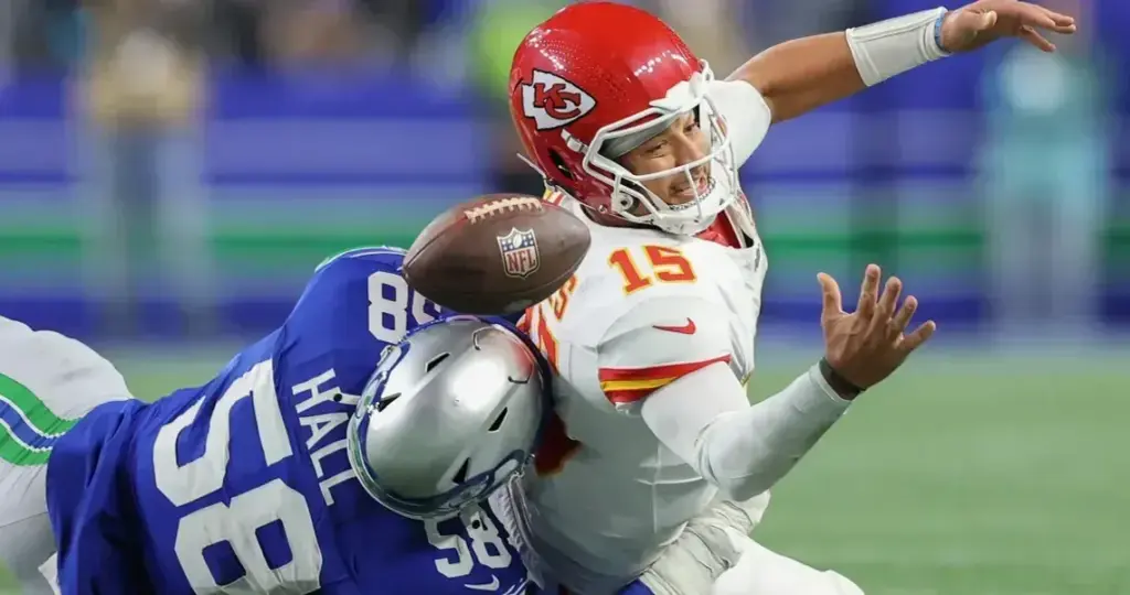 Pocket Panic and Special Teams Woes Sink Chiefs in Seattle